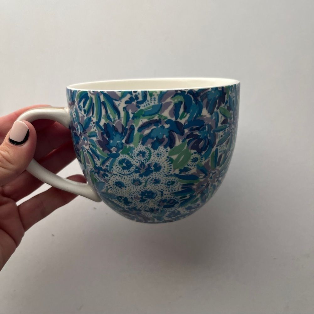 Lilly Pulitzer Ceramic Blue Floral 12 oz Coffee Cup Mug with Gold Trim